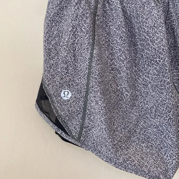 Lululemon Hotty Hot Short (Naked 4”) - Picture 6 of 8